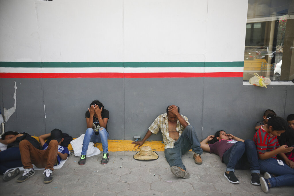La norma denegaría el asilo a quien transite por otro país hacia Estados Unidos sin pedir protección allí primero. AP