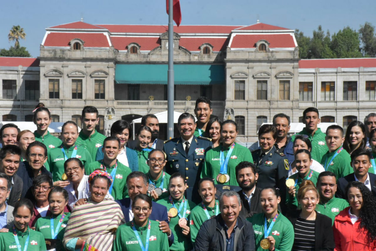 Sedena reconoce a atletas que compitieron en los Juegos Panamericanos 2019 (Cortesía Sedena)