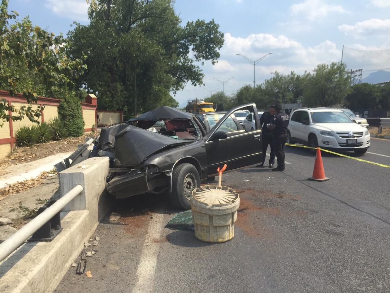 Dos hombres fueron trasladados al Hospital Universitario, mientras que el tercero falleció prensado. (Foto: Especial)