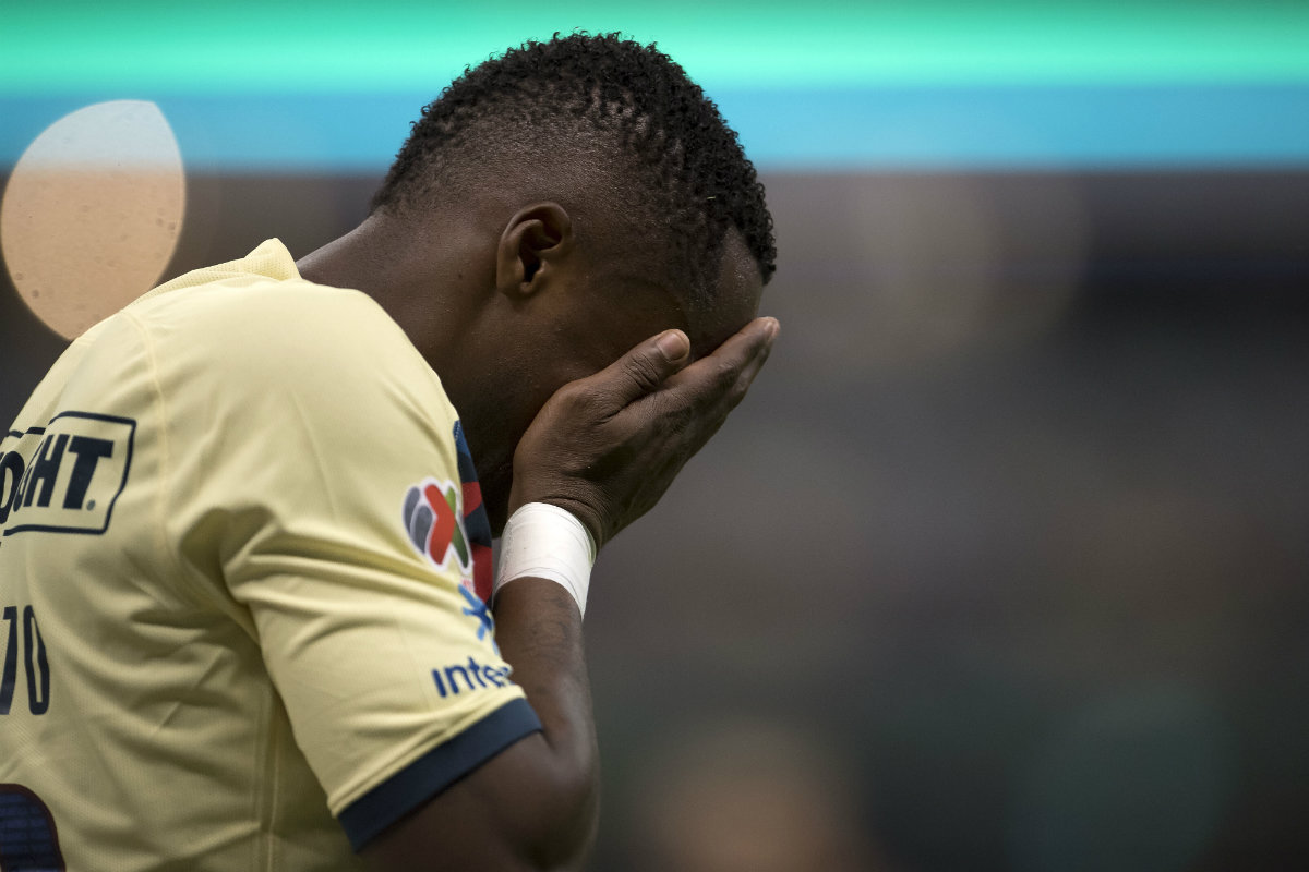 Jugador del América en lamento (Mexsport)