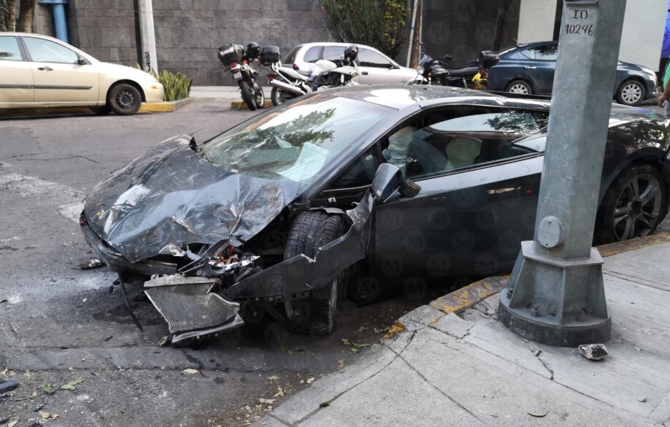 El Lamborgini fue abandonado en las calles Yucatán y Zacatecas, colonia Roma Sur. | Jorge Becerril