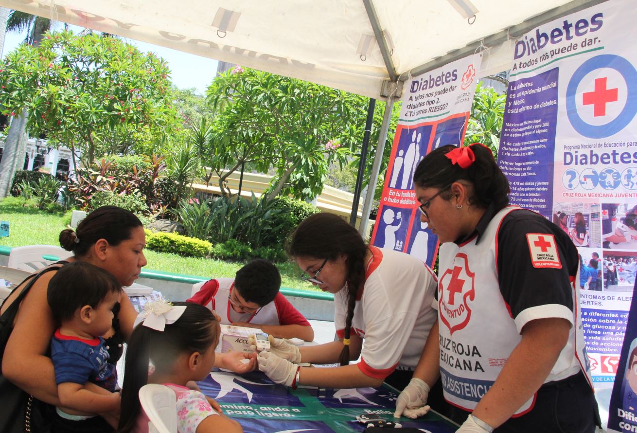 Detección oportuna de diabetes por parte de la Cruz Roja (Foto/Yazmín Reyes)