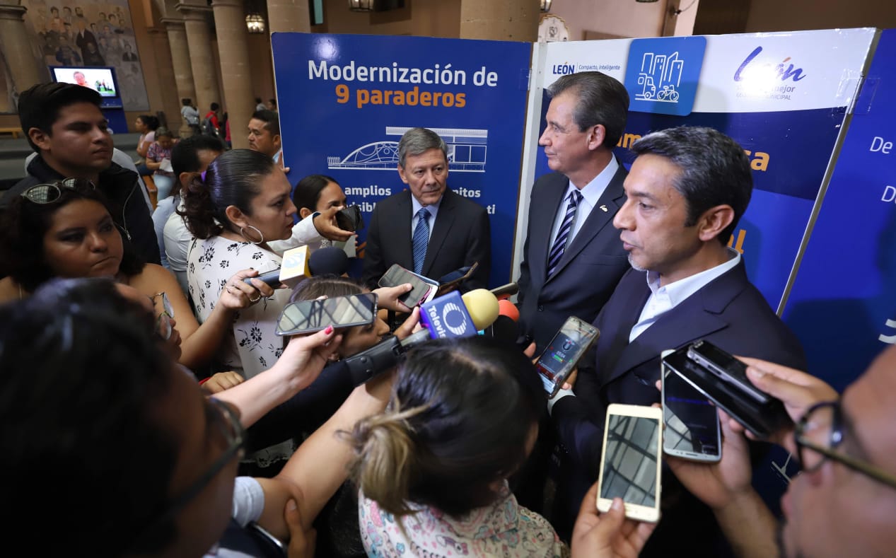 Alcalde de León, Héctor López Santillana