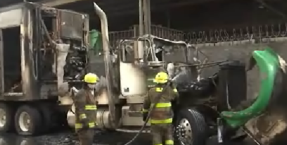 Elementos de Bomberos Nuevo León, Protección Civil del estado y Monterrey acudieron al lugar. (Foto: Especial)