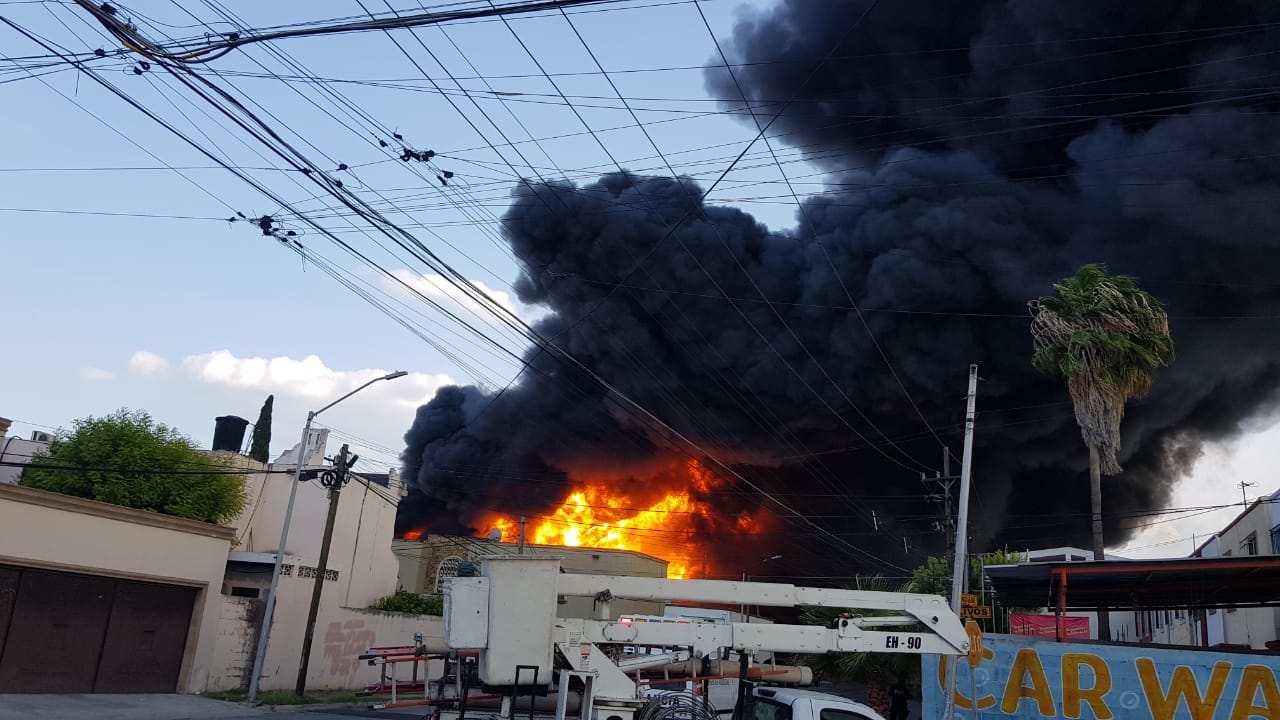 el guardia de las bodegas  no se encontraba al interior de la empresa mientras se incendiaba. (Foto: Victoria Felix)