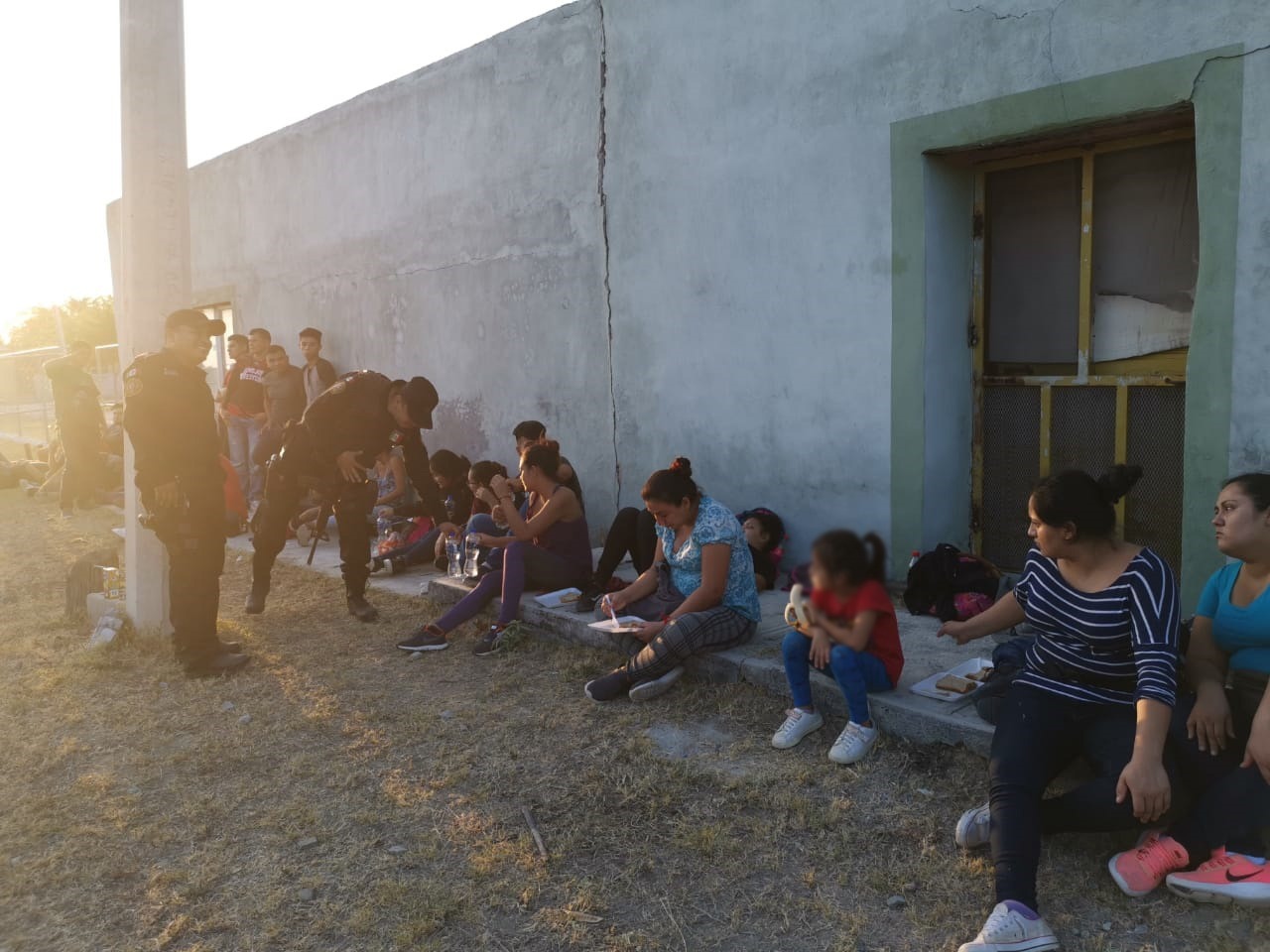 Los migrantes rescatados fueron puestos a disposición de la autoridad migratoria. Foto: Especial
