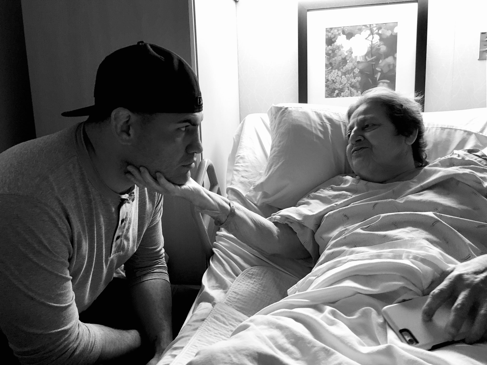 Muere madre de Caín Velásquez (Twitter @cainmma)