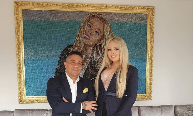 Tifanny Trump posando junto a Mr. Bling (Especial).