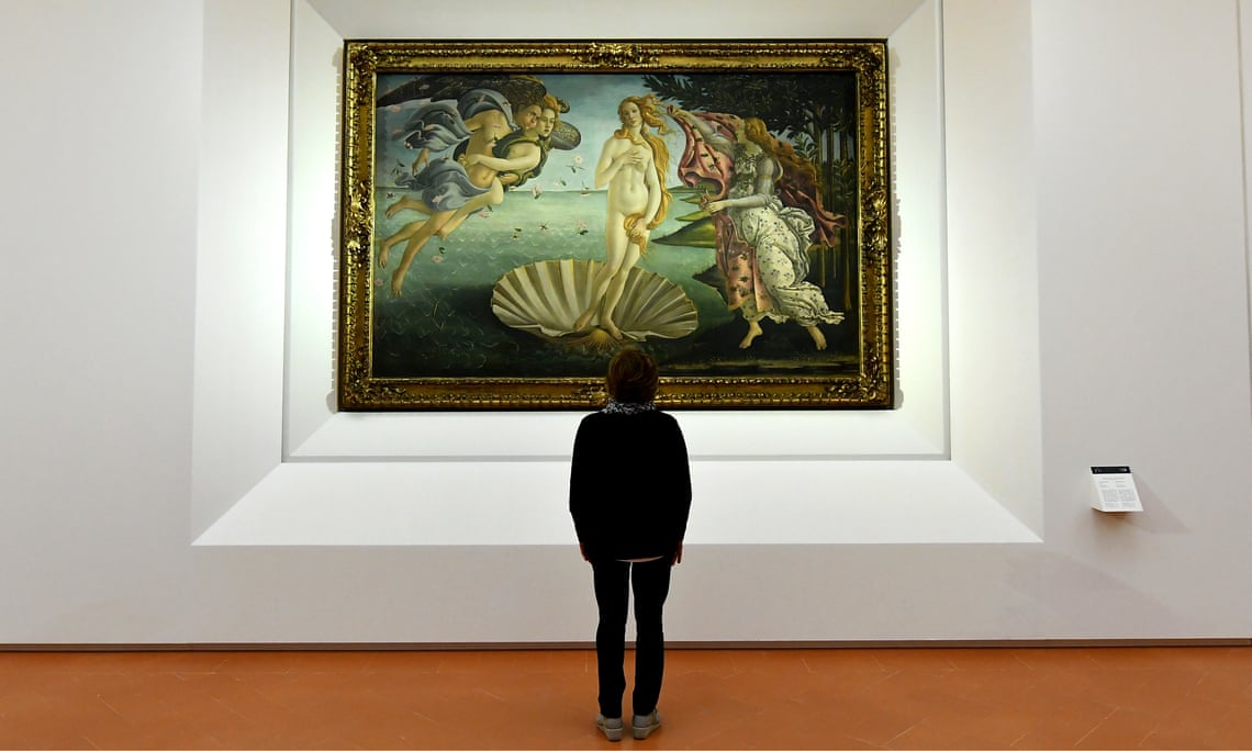 Espectador observando 'El nacimiento de Venus' (Especial).
