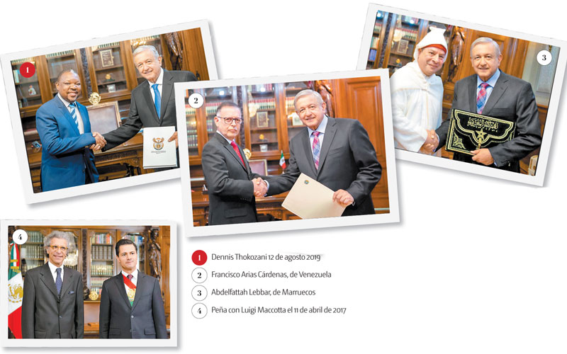 López Obrador recibió las cartas credenciales de los embajadores sin portar la banda presidencial.