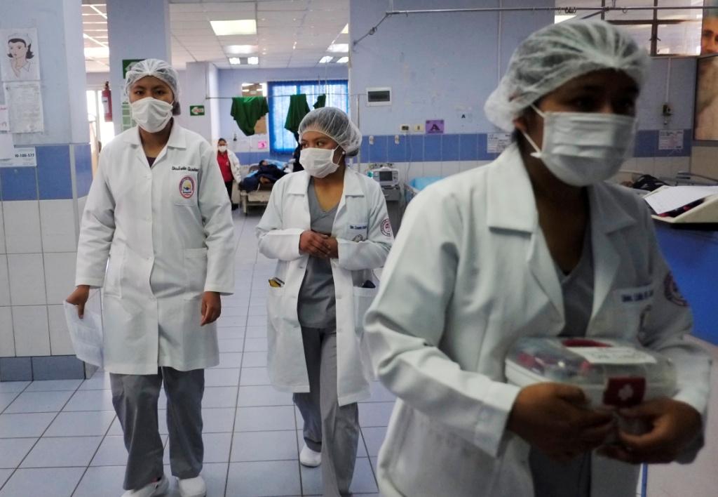 Las mujeres trabajan en una clínica del Departamento de Salud de Florida en Haines City. Reuters (Imagen ilustrativa)