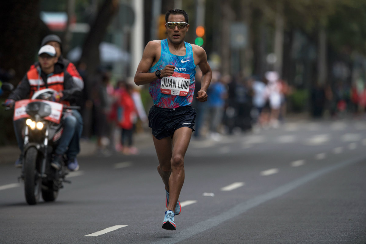 Corredor durante el Maratón de la Ciudad de México (Mexsport)