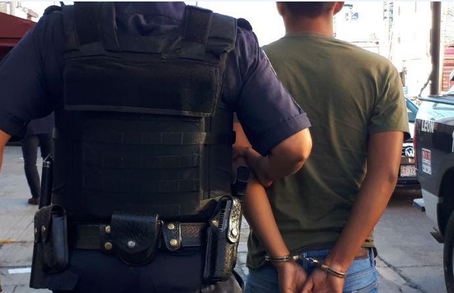 Denuncian presunto abuso de autoridad