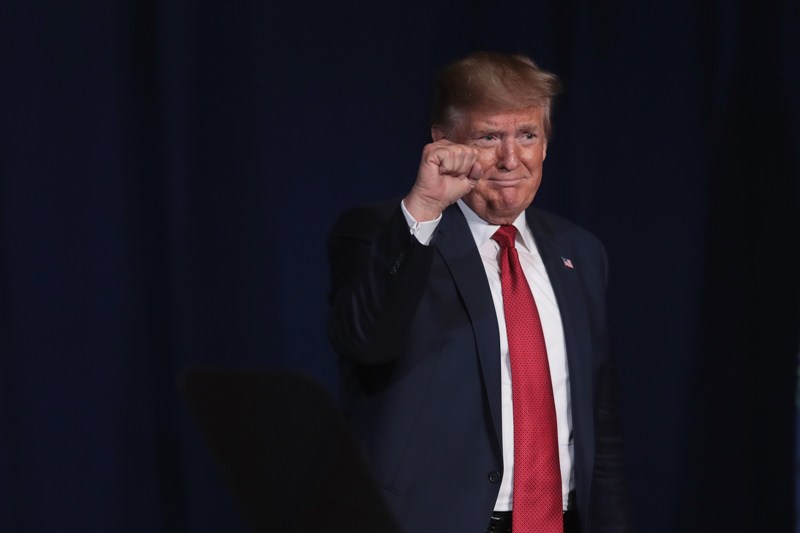 Donald Trump se retractó de su postura tras los tiroteos masivos en Texas y Ohio. AFP)