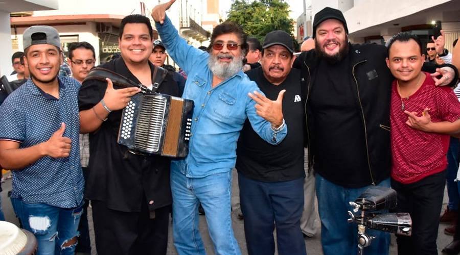 Egdar Herrera se le hizo tocar con Celso Piña. (Especial)