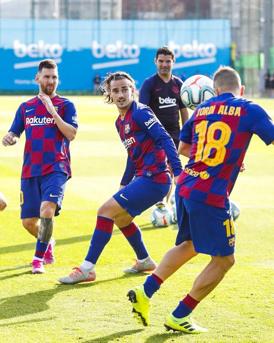 Lionel Messi regresó a los entrenamientos con el FC Barcelona (Twitter @FCBarcelona_es)