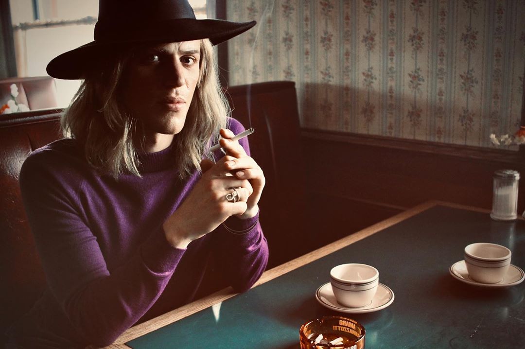Así luce Johnny Flynn como David Bowie en Stardust (Instagram).