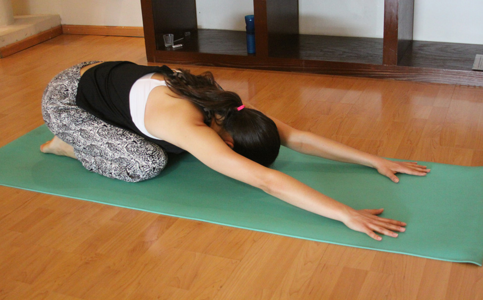 Postura balasana. (Claudia Luévano)