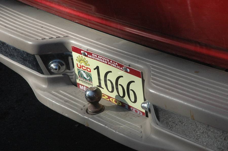 Transporte con placas de la UCD (Foto/ESPECIAL)