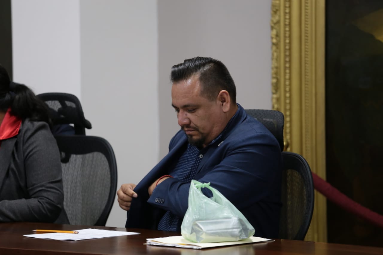 Víctor Osmind Guerrero, diputado por Zimapán, durante la sesión de la Comisión Permanente del Congreso local. (Maribel Calderón)
