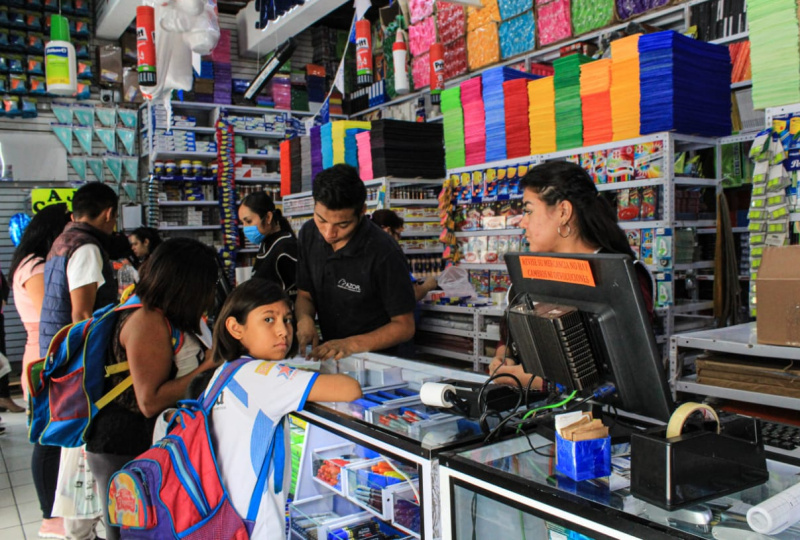 Compra de útiles escolares (Daniela Manzano)