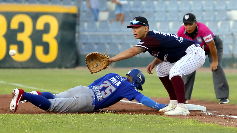 Para el último inning, Monclova hizo cuatro más, con cuadrangulares consecutivos de Francisco Peguero, Chris Carter y Bruce Maxwell. (Mauricio Román)
