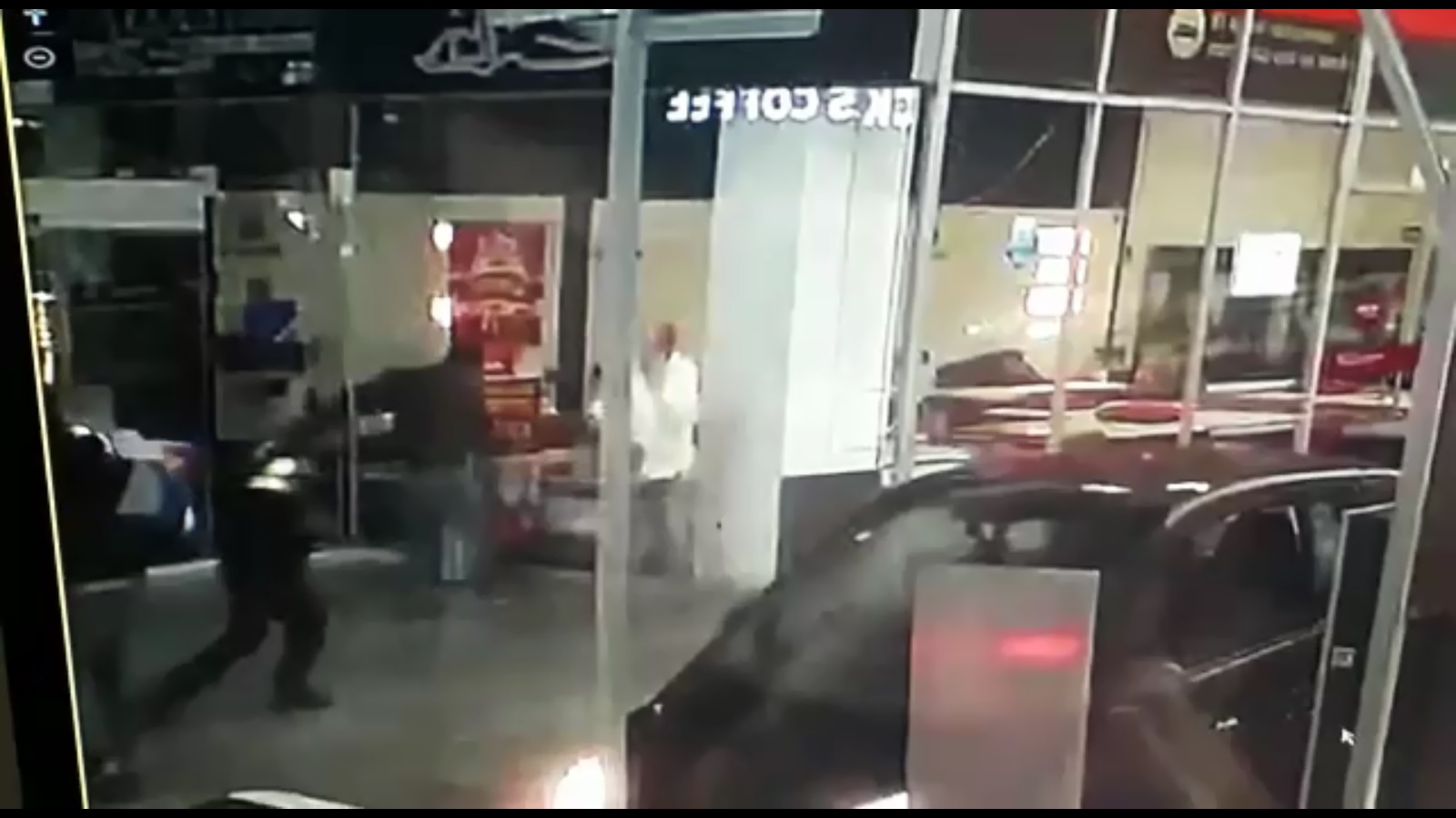 Un policía en el Estado de México fue asesinado en un centro comercial en Huixquilucan. (Captura del video)