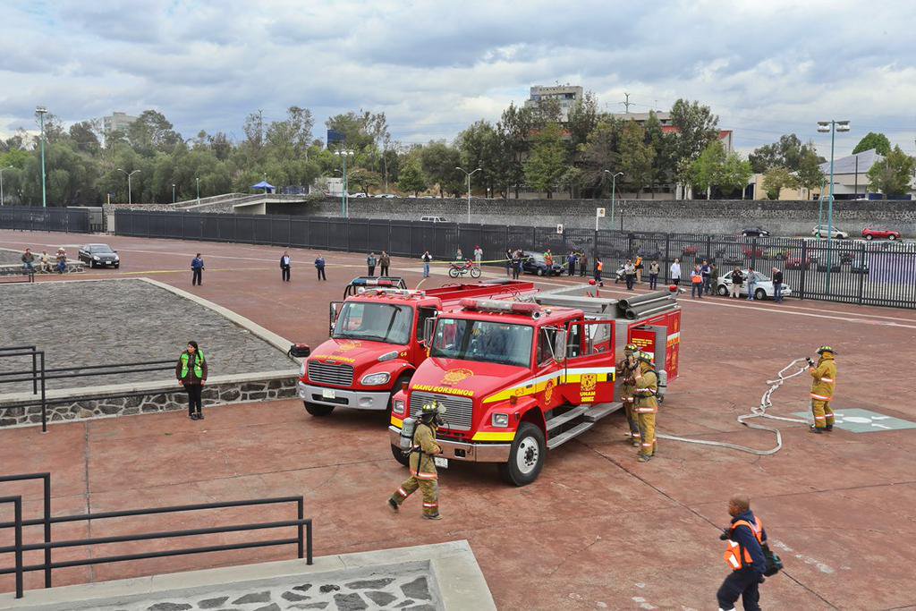 Práctica en estadio de Bomberos UNAM. (Foto: @bomberos_unam)