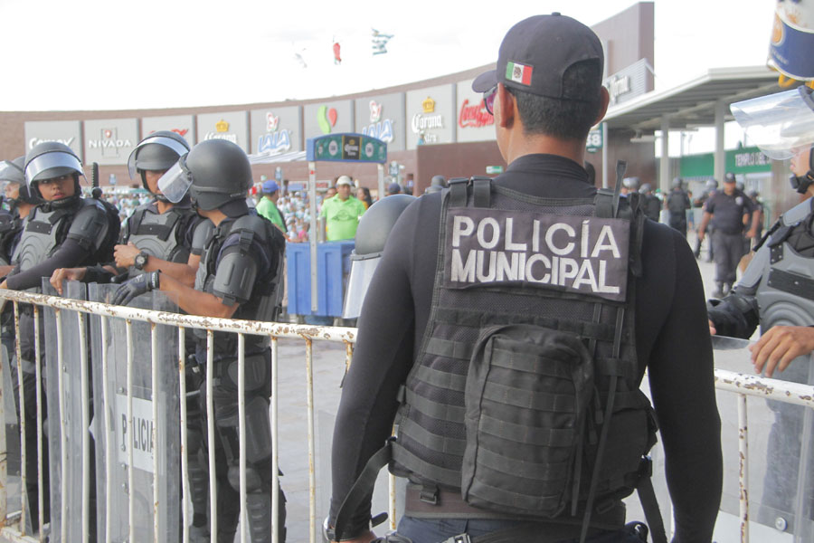 El arribo del equipo visitante se llevó sin contratiempo y fueron escoltados al hotel de concentración. (Notivox Digital)