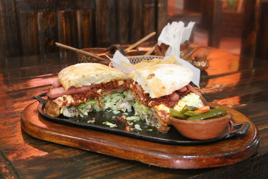 El restaurante lleva 9 años alimentando las 'panzas' de los duranguenses. (Especial)