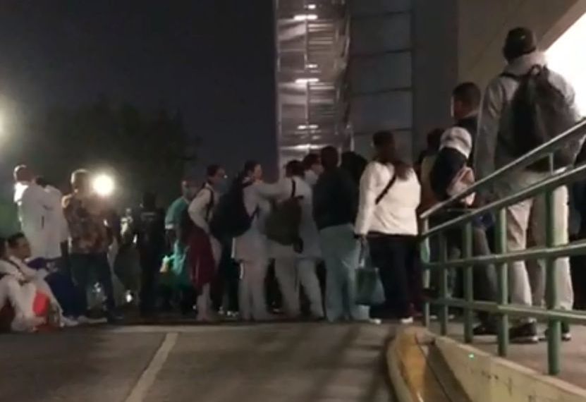 La sal de urgencias de Hospital Troncoso fue desalojada debido a una fuga de gas.| Rogelio López