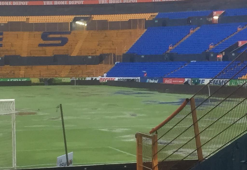 Cancha de Tigres inundada a tres horas del duelo ante América (Especial)