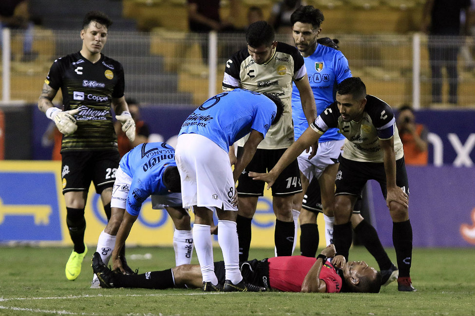 Árbitro sufre lesión menor en el Dorados vs Mérida (Imago7)