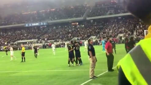 Carlos Vela marca el empate 3-3 en el LAFC vs LA Galaxy (Twitter @futbolMLS)