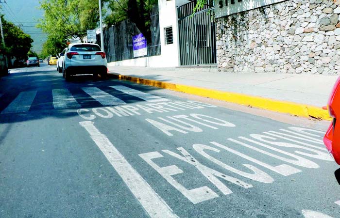 El carril de automóvil compartido será habilitado 40 minutos previos a la hora de entrada del centro escolar. Leonel Rocha