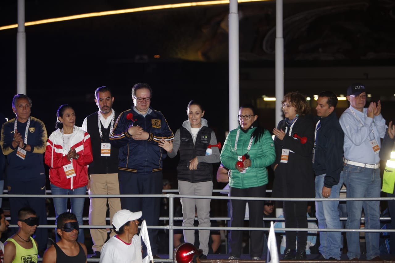 Claudia Sheinbaum estuvo presente en el banderazo de salida del Maratón de la Ciudad de México (Ariana Pérez)