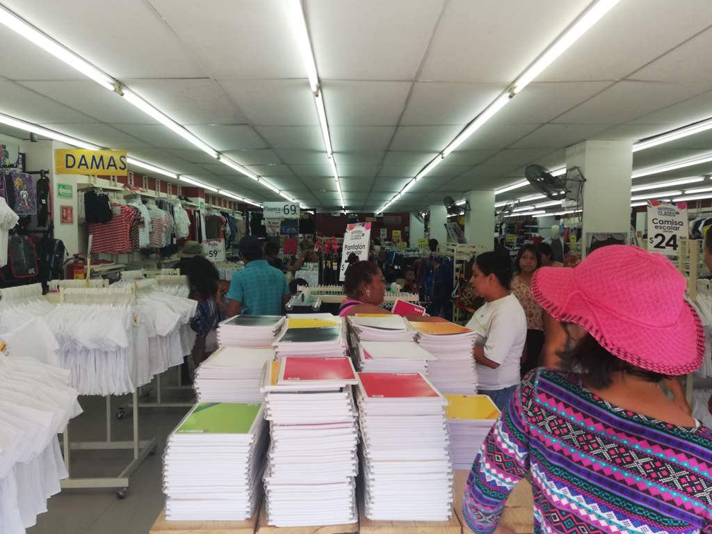 Compras de pánico por regreso a clases.
