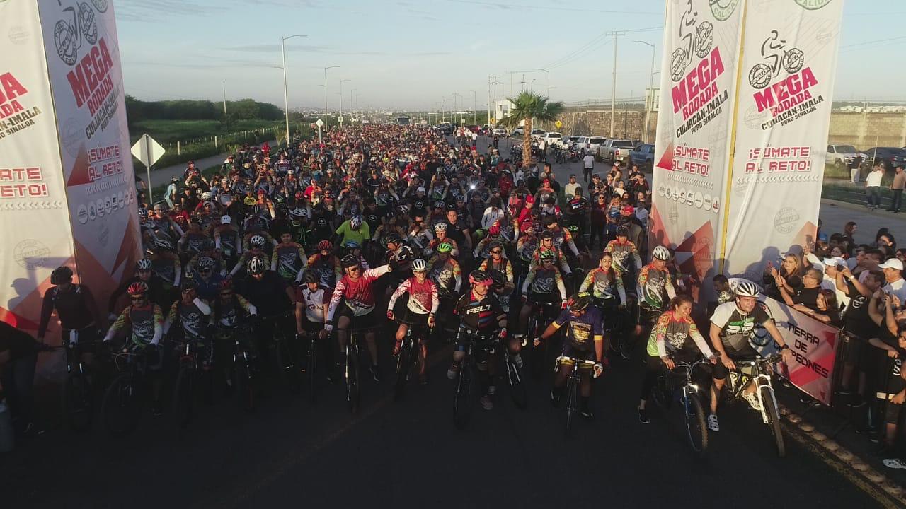 El gobernador inauguró la autopista.