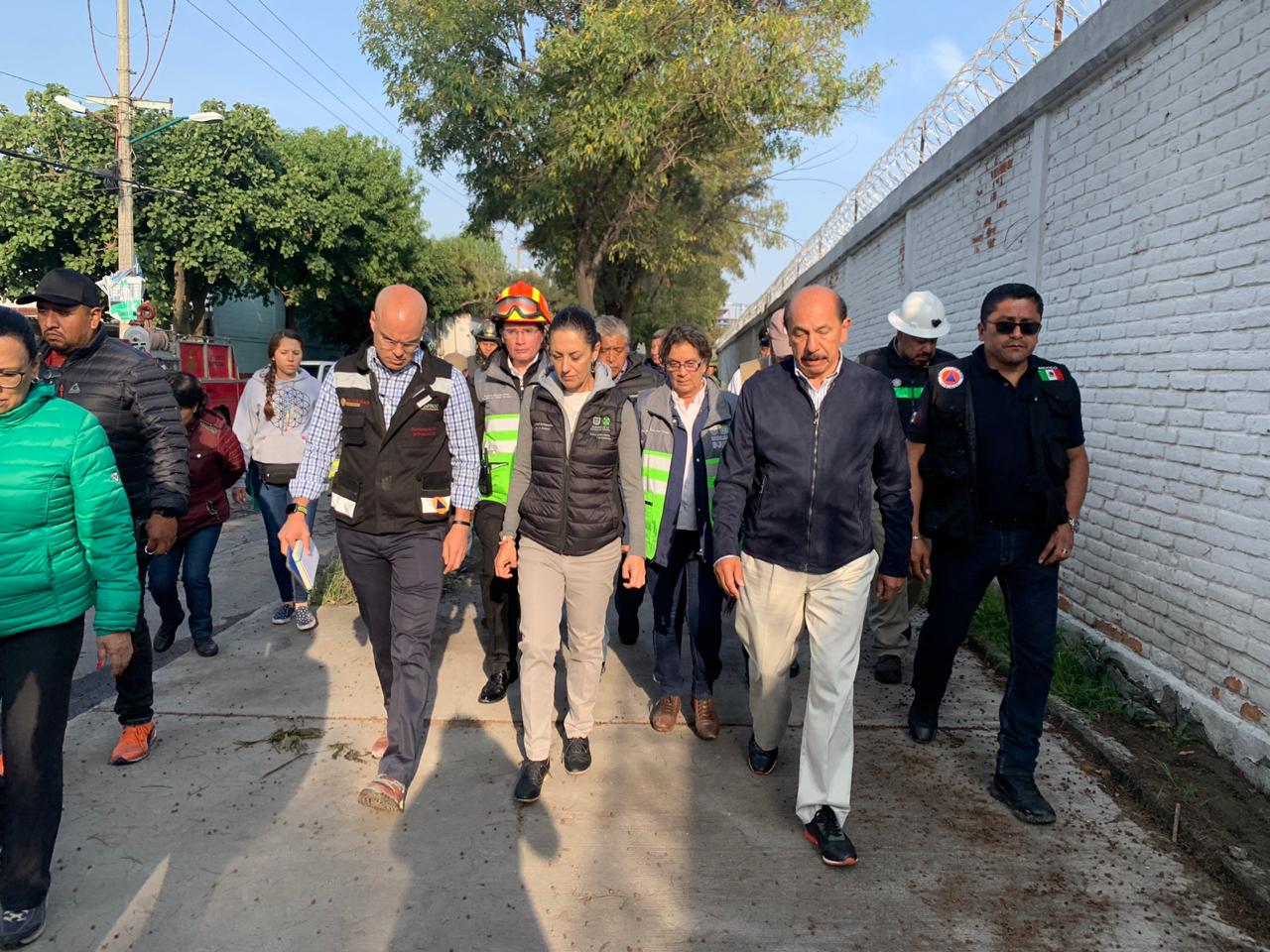 Recorrido de la jefa de Gobierno, Claudia Sheinbaum, y el alcalde de Iztacalco, Armando Quintero. (Cinthya Sttetin)
