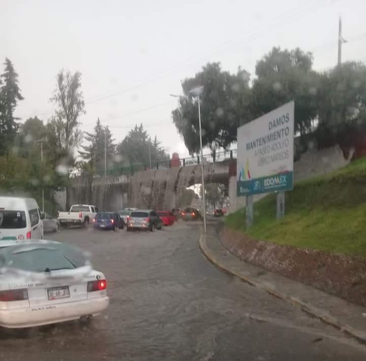 Así en Tollocan y Avenida Adolfo López. (Abadiel Martínez)