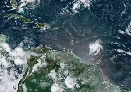 El vórtice de la tormenta se ubicaba a unos 692 kilómetros (430 millas) al este-sureste de Barbados. (Reuters)