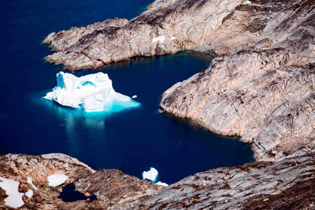 Dinamarca. Iceberg flota sobre las costas de Kulusuk, al oriente de Groenlandia (AFP)