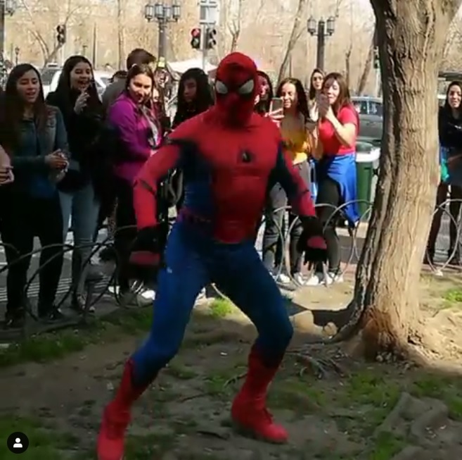 El 'Estúpido y sensual Spider-man' fue quien detuvo al ladrón del celular. (sensualspiderman)