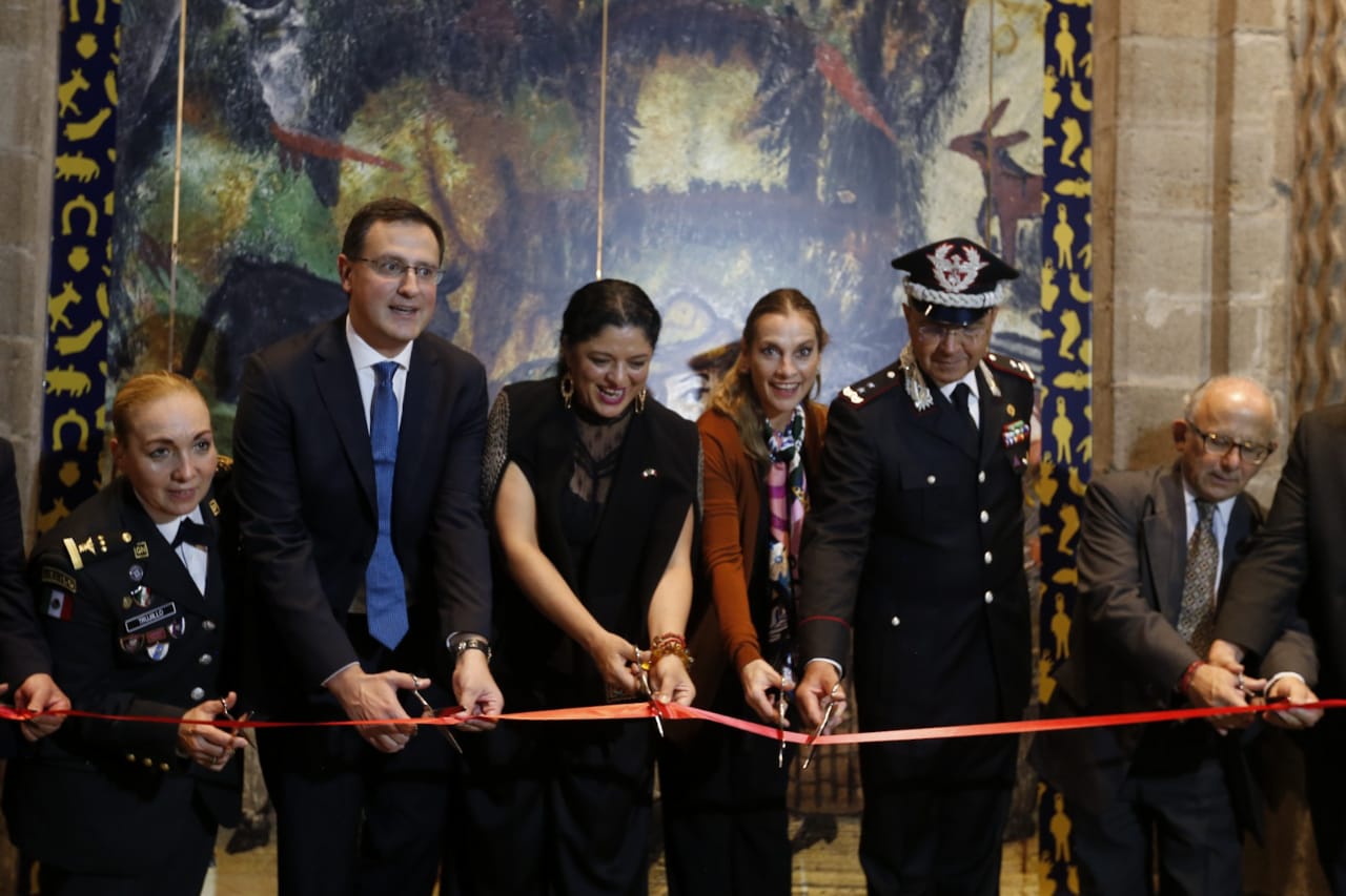 Inauguración de la exposición 'Memoria de Milagros, exvotos mexicanos' (Araceli López).