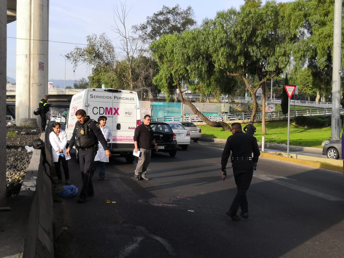 Personal de PGJ y de la Secretaría de Seguridad Ciudadana acudieron para el levantamiento del cuerpo./ César Velázquez