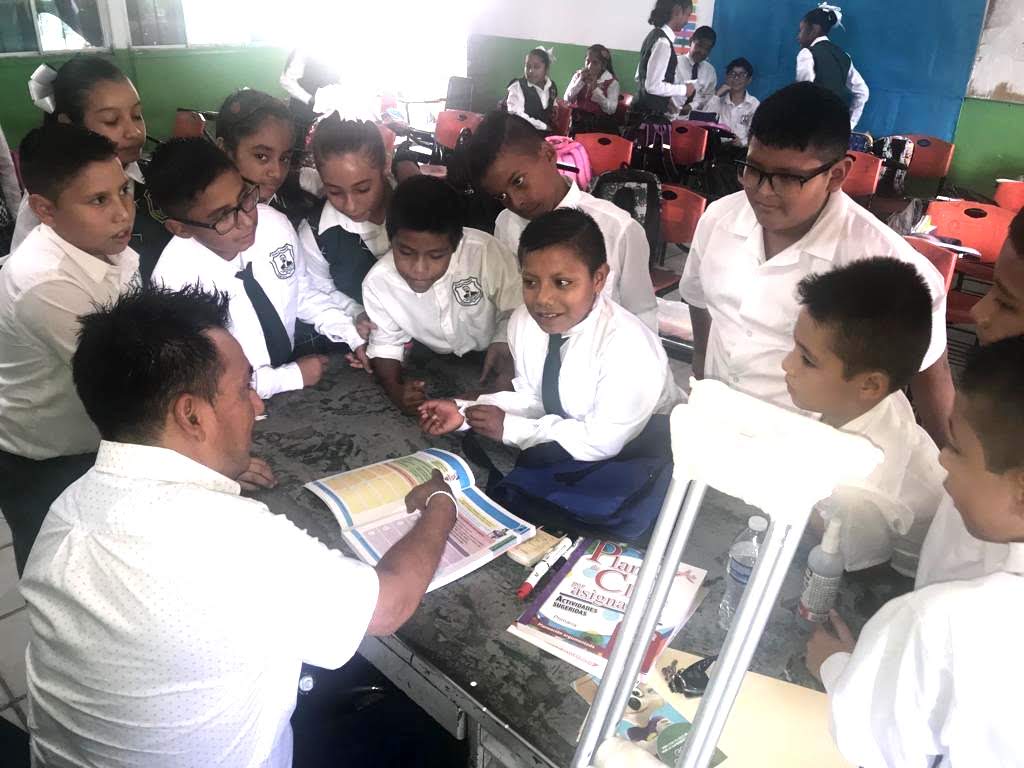 Profesor Checo Tijerina regresa a dar clases. (Especial)
