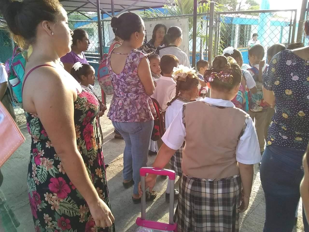 Cuotas escolares impiden a 20 estudiantes regresar a clases (Foto/Lucero Reyes)