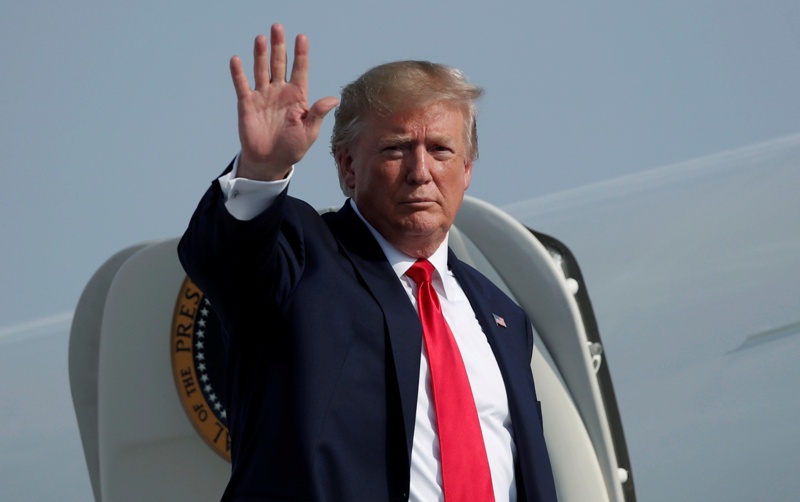 Donald Trump dijo que el presidente brasileño está haciendo un gran trabajo para combatir los incendios. (Reuters)