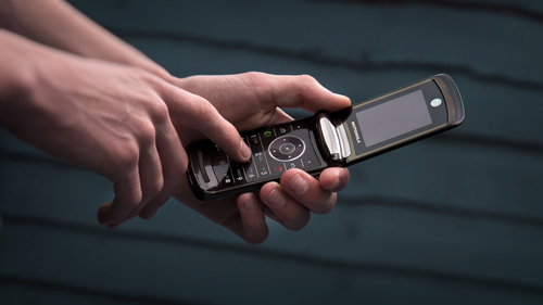 El Motorola RAZR podría ser un teléfono plegable. (Shutterstock)
