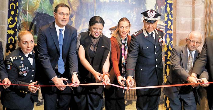 La muestra fue inaugurada por Gutiérrez Müller y la secretaria de Cultura, Alejandra Frausto. Araceli López